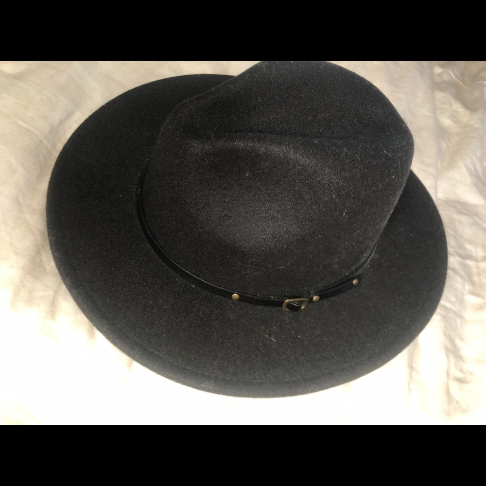 Black brimmed fedora